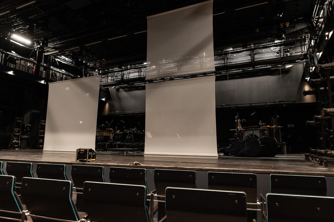 Additional row D, seat 25